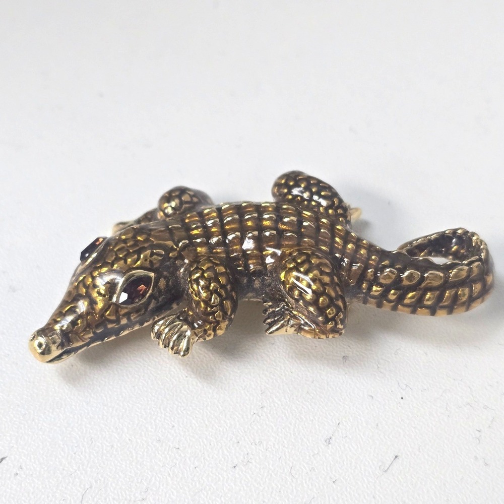 St. John Gold Tone Alligator Brooch Red Rhinestone Eyes Animal Pin‎ 2"